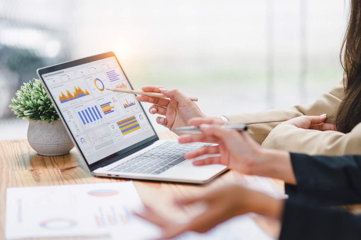 computer screen with bar charts and analysis